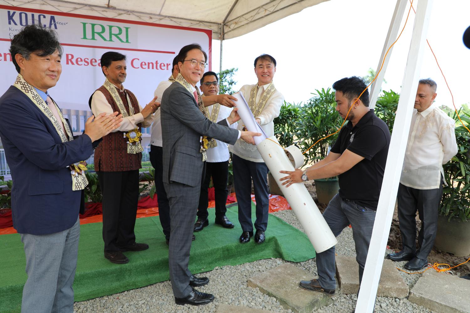 The Capacity-building for Higher Education and the Establishment of Genome Agricultural Research Center at the University of the Philippines Los Banos