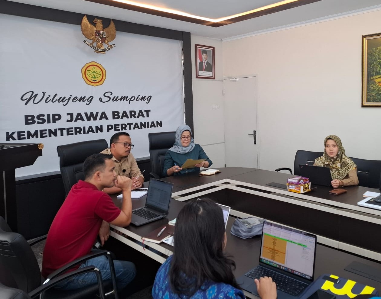 IRRI and BRMP Food Crops collect insights from Indonesian rice farmers through survey