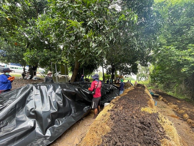 Farmers Join Hands in Composting Initiative in Suphan Buri, Thailand