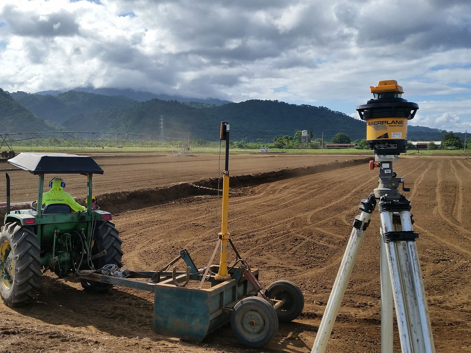 DA BAFE, IRRI educate over 1,500 stakeholders on laser land leveling