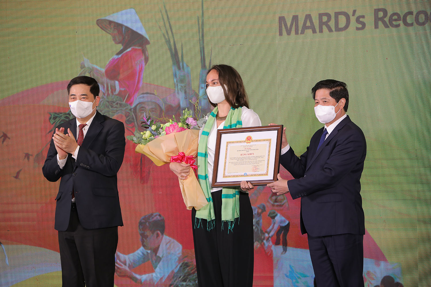 CCAFS Southeast Asia Completes With Resounding Success and Minister’s Award for Valuable Contribution for Vietnam’s Agriculture Development