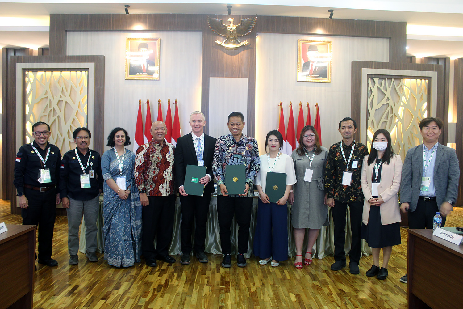 IRRl engages with Indonesian govt, leading telecom company for Rice Crop Manager Project