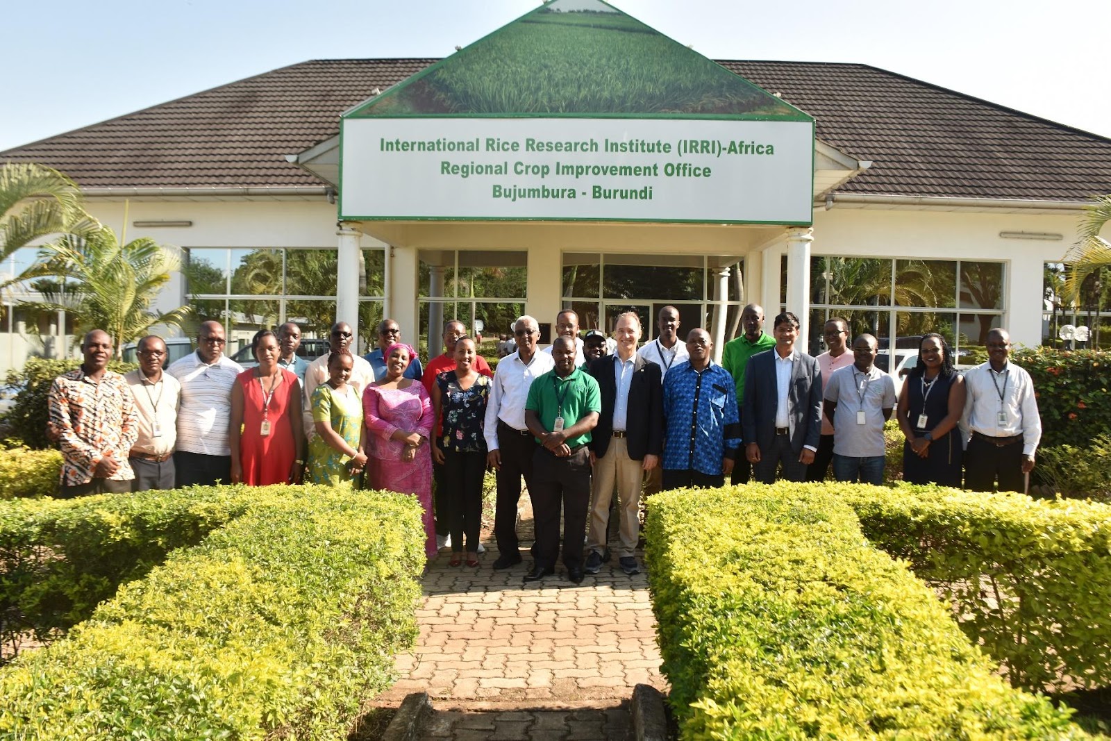 IRRI Director General’s visit in Burundi underlines the need to foster collaboration betwe...