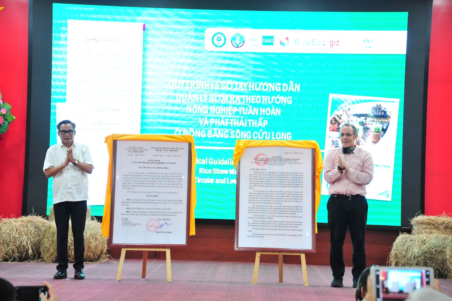 IRRI and Vietnam’s DCP-MARD launch the technical guideline on rice straw management