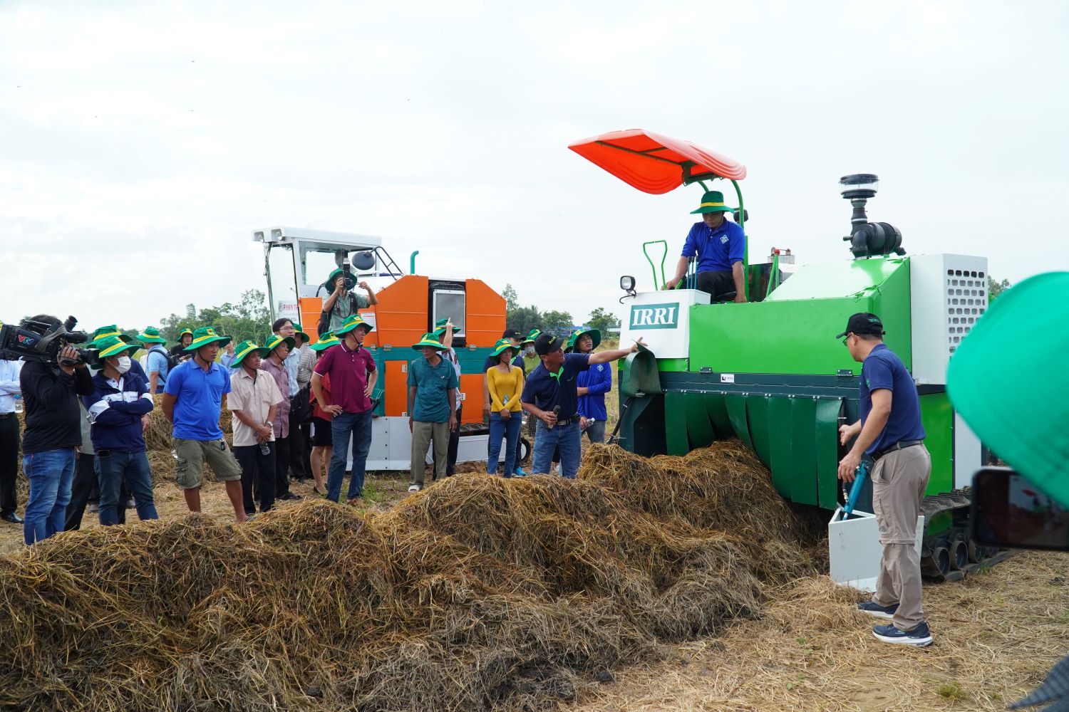 Showcasing rice straw innovations for farmers in Vietnam’s Mekong River Delta