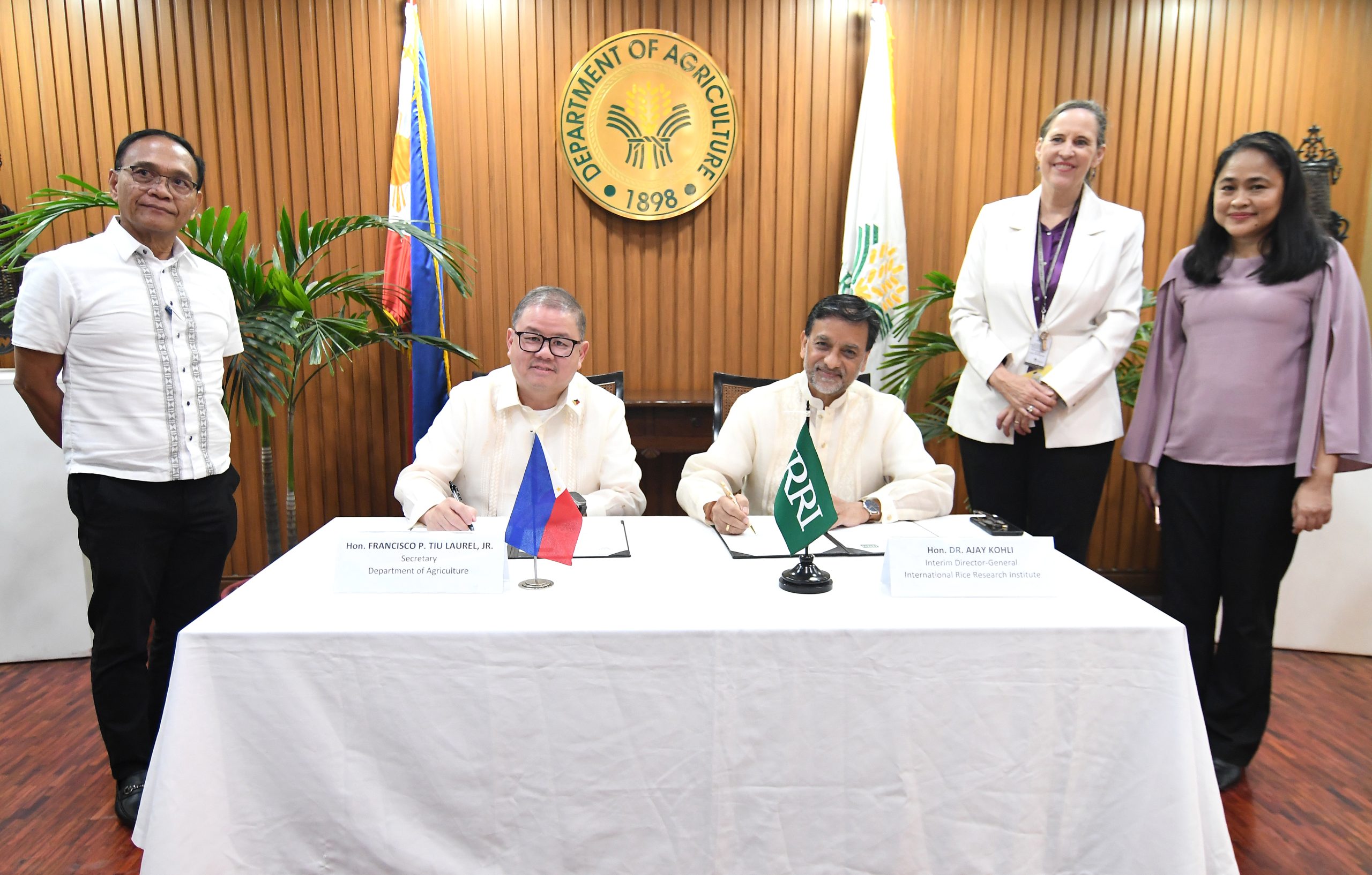 IRRI and Department of Agriculture sign agreement anew to boost PH rice industry development