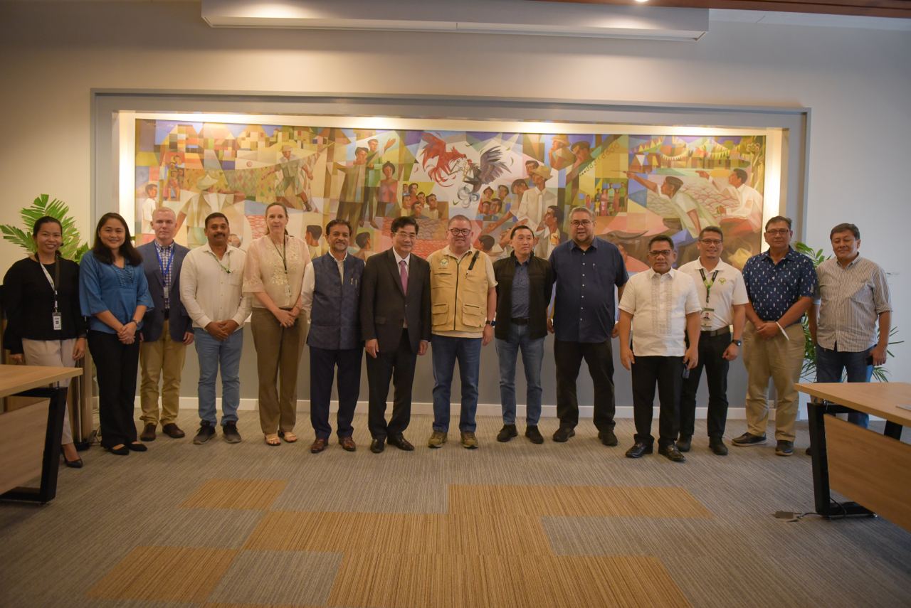 Philippine Agriculture Secretary visits IRRI Headquarters to explore collaboration opportunities for boosting rice sector
