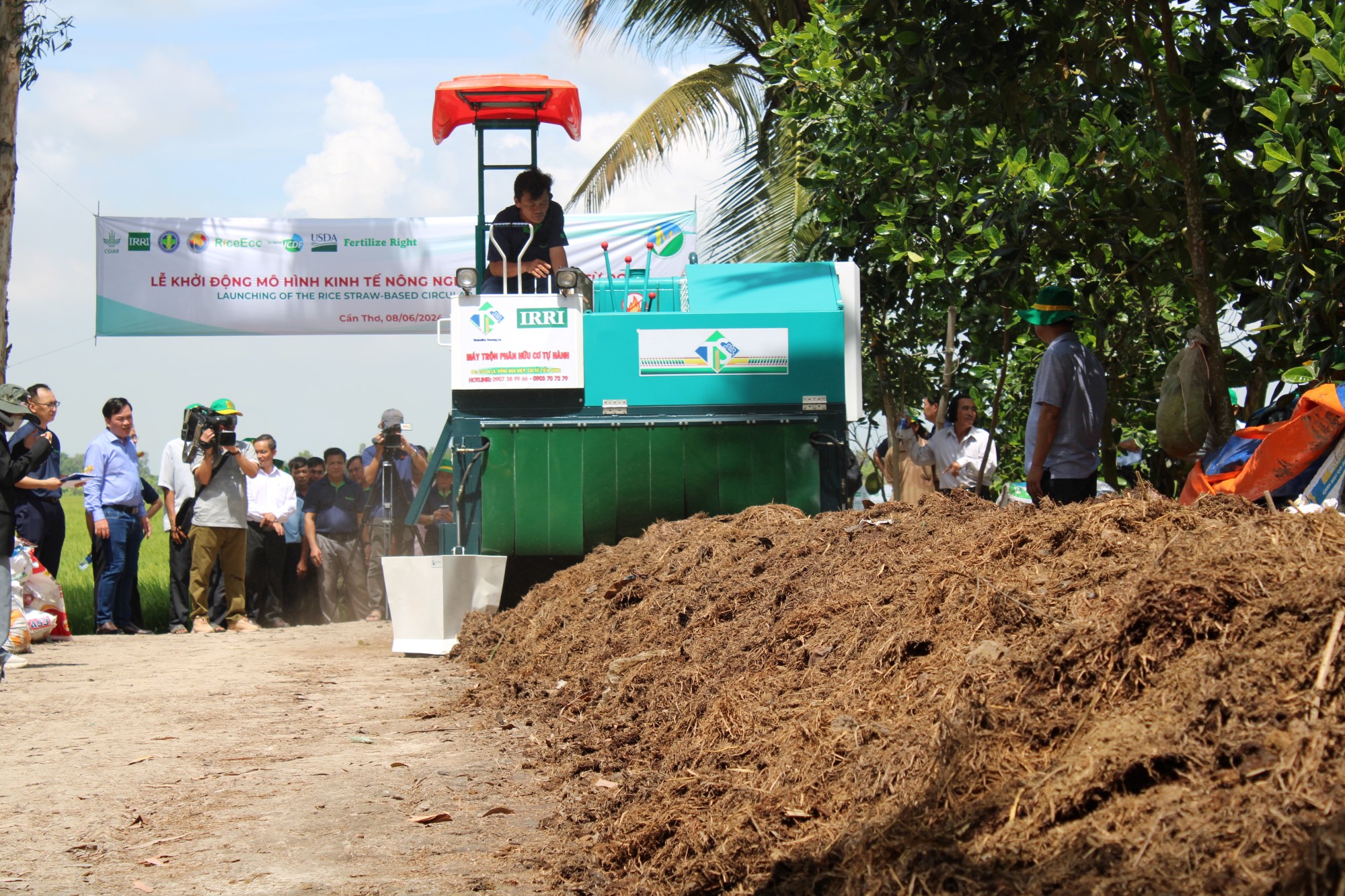 IRRI and Can Tho City launch circular economy model for rice straw